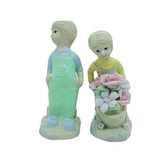 Vintage Pastel Ceramic Porcelain Figurines with Wheelbarrow Filled with Flowers - Picture 4 of 12